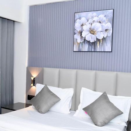 Hotel Dream อาเมดาบัด ภายนอก รูปภาพ