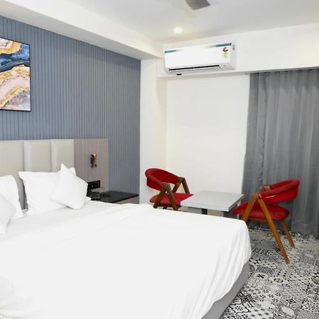 Hotel Dream อาเมดาบัด ภายนอก รูปภาพ