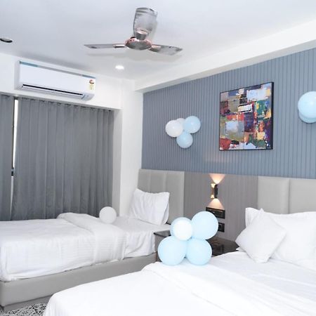 Hotel Dream อาเมดาบัด ภายนอก รูปภาพ