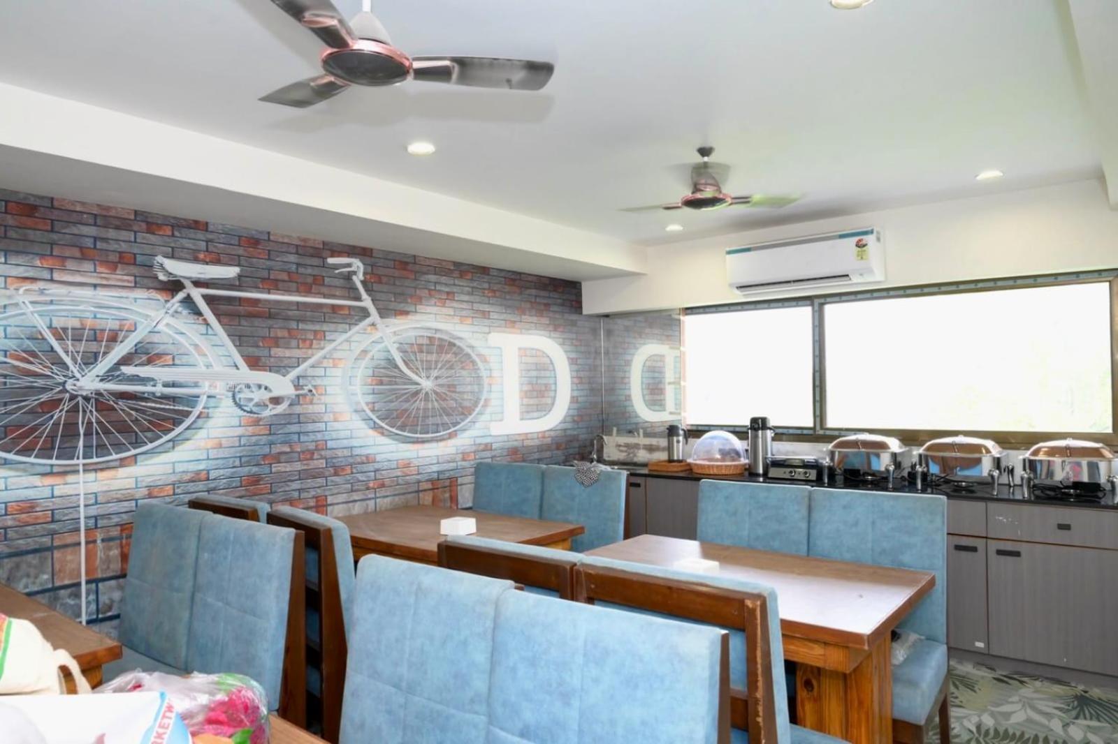 Hotel Dream อาเมดาบัด ภายนอก รูปภาพ