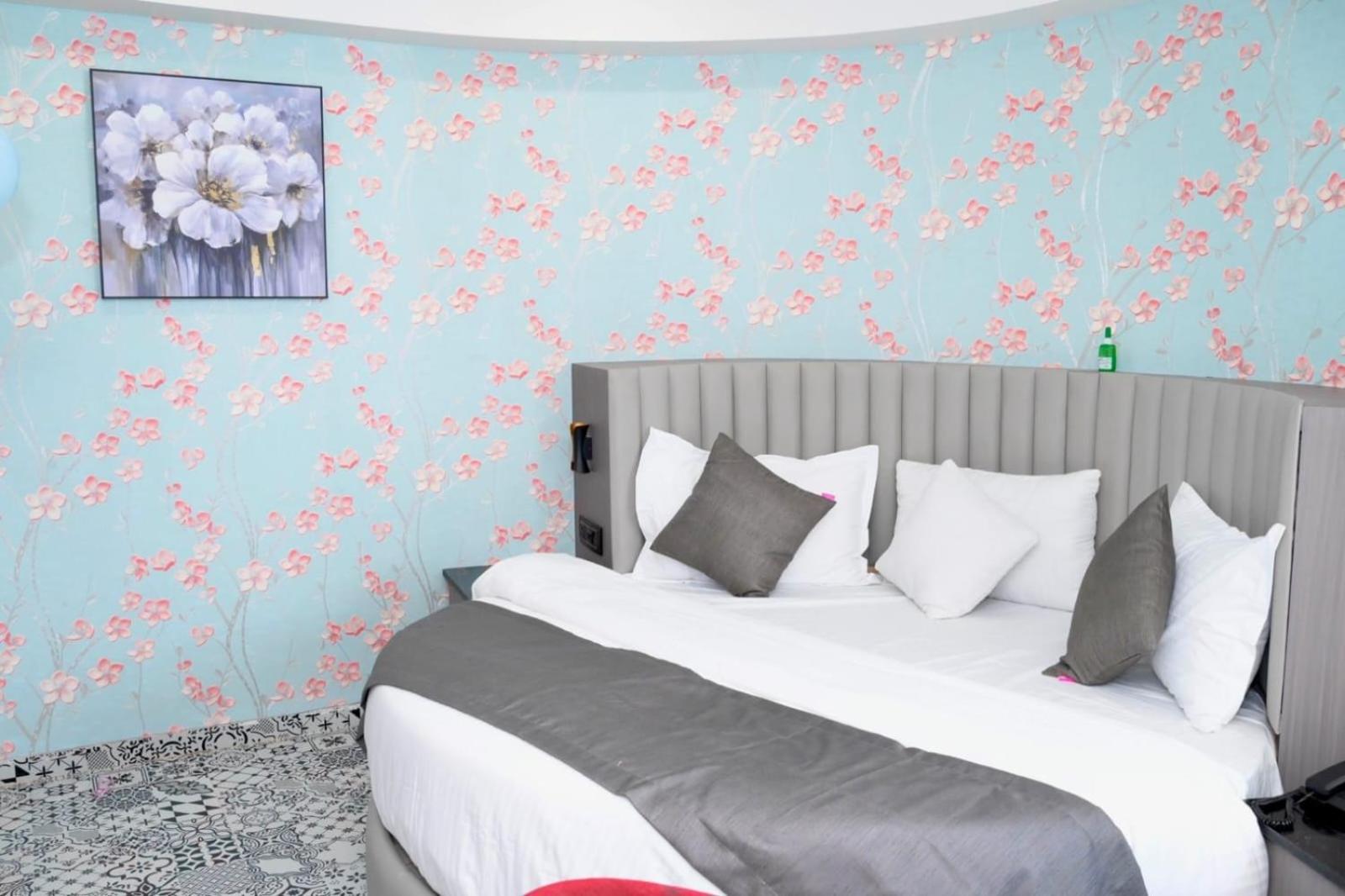 Hotel Dream อาเมดาบัด ภายนอก รูปภาพ